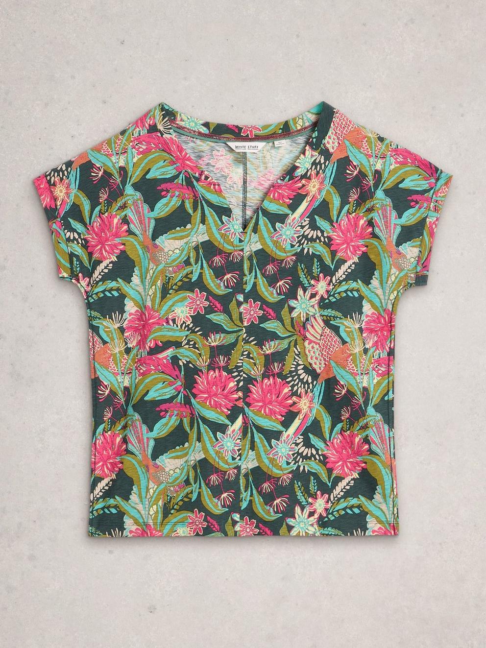 NELLY PRINT NOTCH NECK TEE in GREEN PR - FLAT FRONT