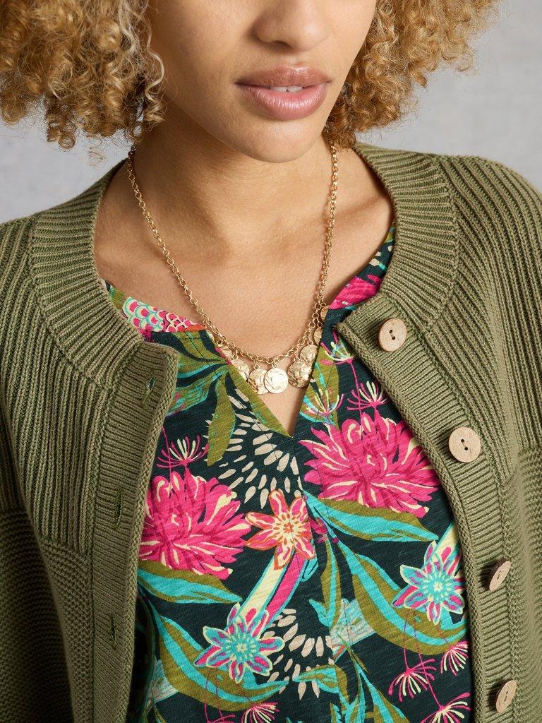 NELLY PRINT NOTCH NECK TEE in GREEN PR - MODEL DETAIL