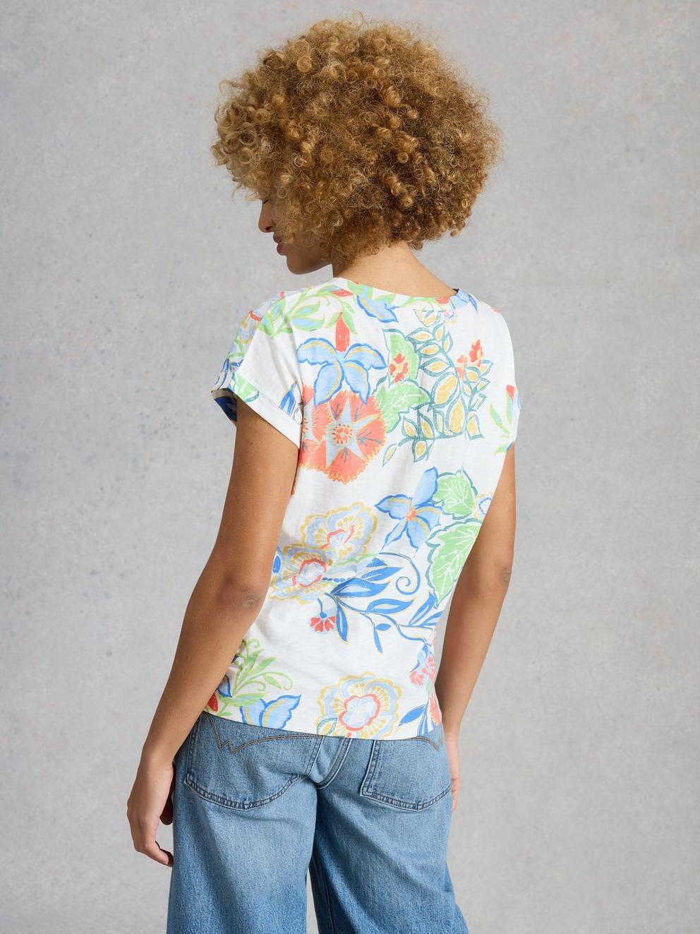 NELLY PRINT NOTCH NECK TEE in IVORY MLT - MODEL BACK