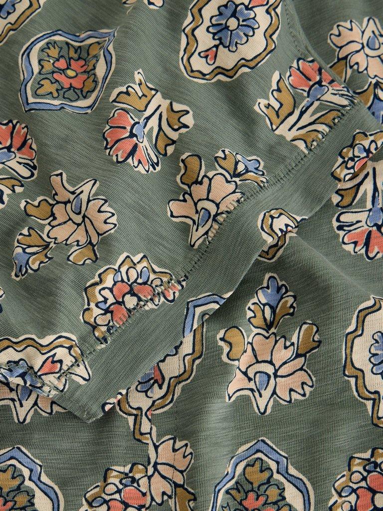 NELLY PRINT NOTCH NECK TEE in KHAKI GRN - FLAT DETAIL