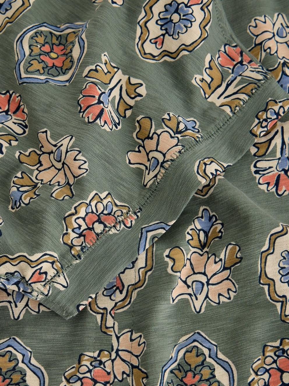 NELLY PRINT NOTCH NECK TEE in KHAKI GRN - FLAT DETAIL