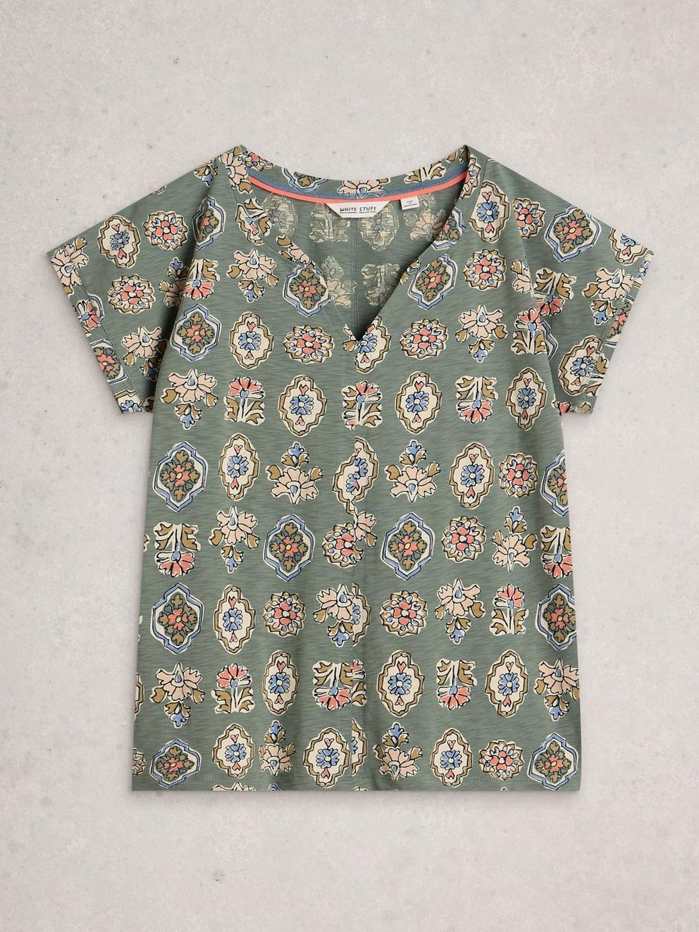 NELLY PRINT NOTCH NECK TEE in KHAKI GRN - FLAT FRONT