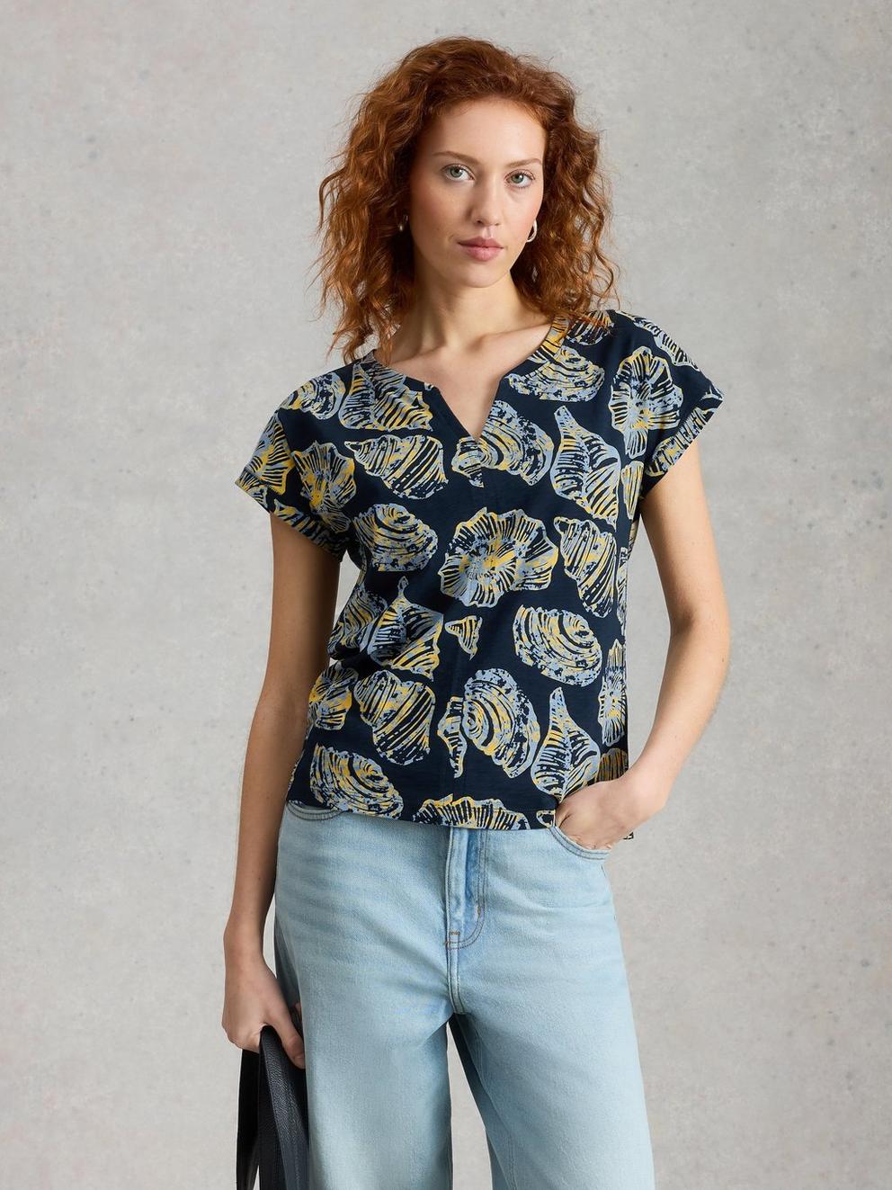 NELLY PRINT NOTCH NECK TEE in NAVY PR - MODEL DETAIL