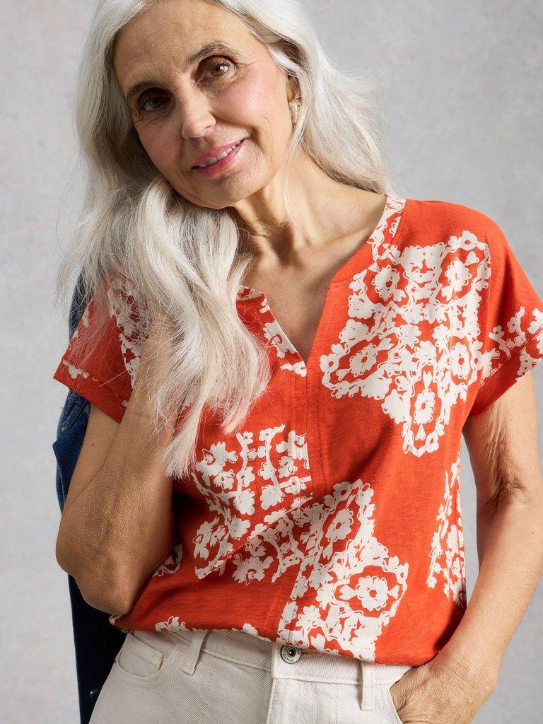 NELLY PRINT NOTCH NECK TEE in RED PR - LIFESTYLE