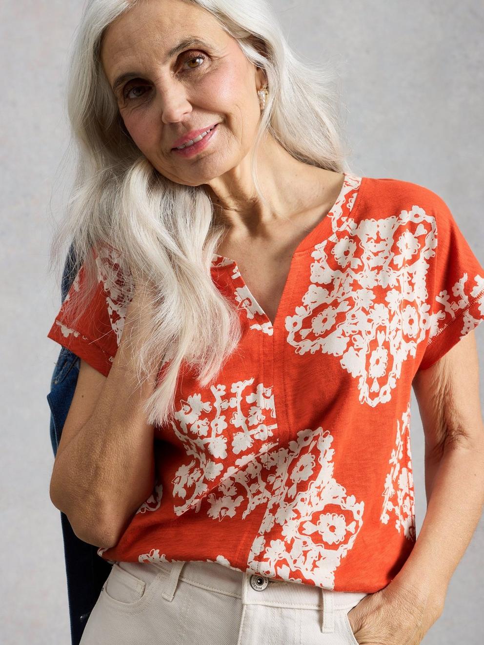 NELLY PRINT NOTCH NECK TEE in RED PR - LIFESTYLE