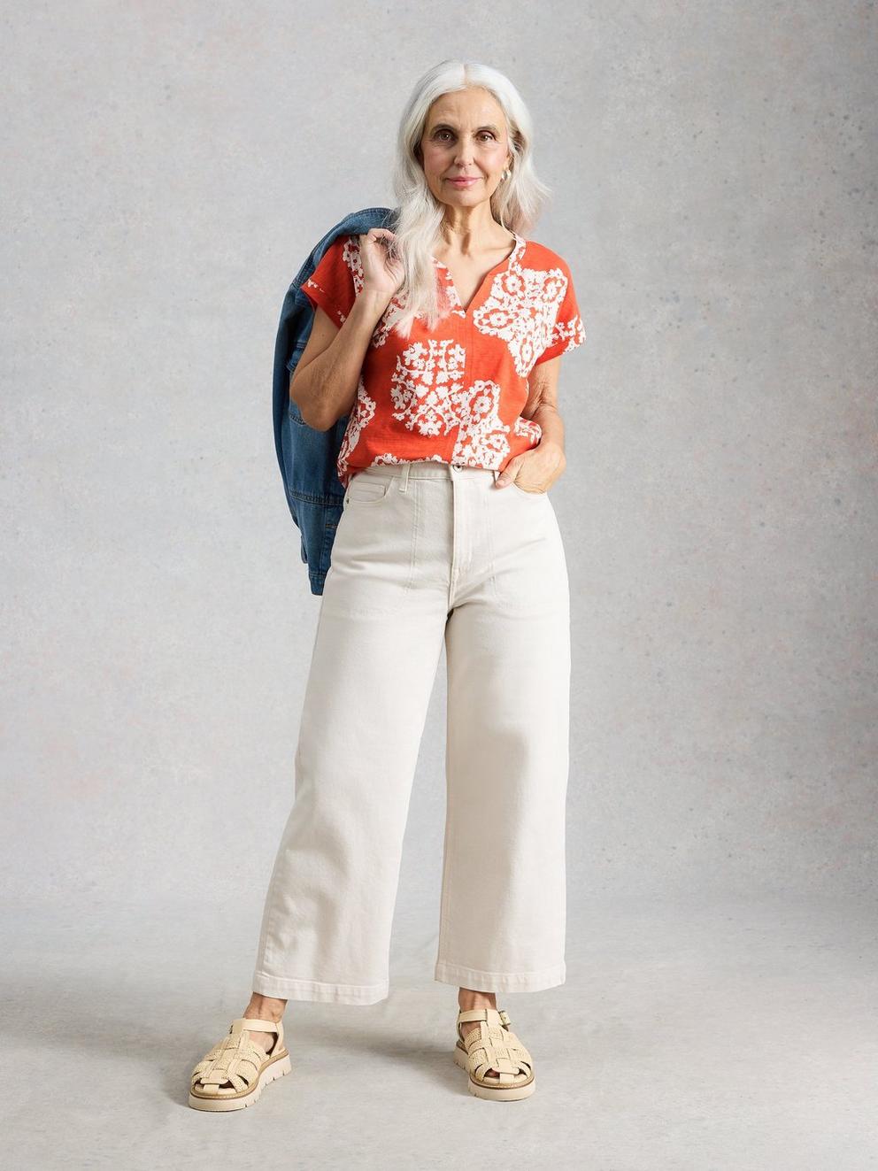 NELLY PRINT NOTCH NECK TEE in RED PR - MODEL FRONT