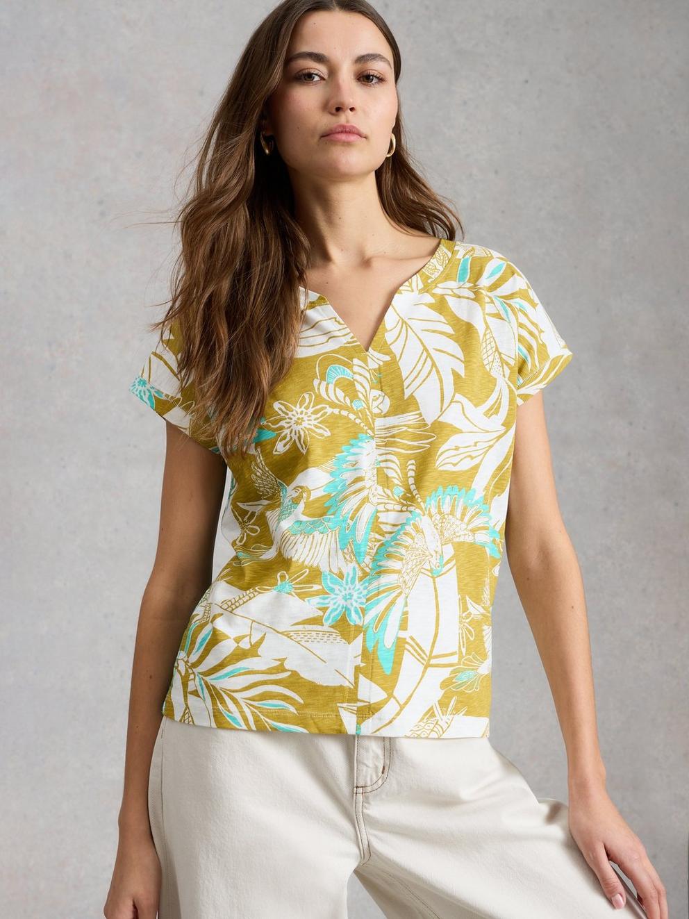 NELLY PRINT NOTCH NECK TEE in TEAL MLT - MODEL DETAIL