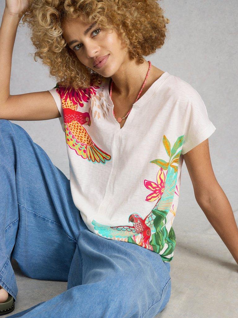 NELLY PRINT NOTCH NECK TEE in WHITE MLT - LIFESTYLE