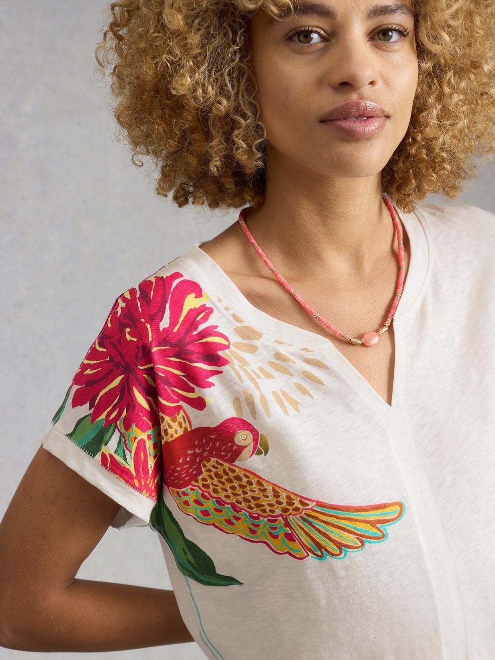 NELLY PRINT NOTCH NECK TEE in WHITE MLT - MODEL DETAIL