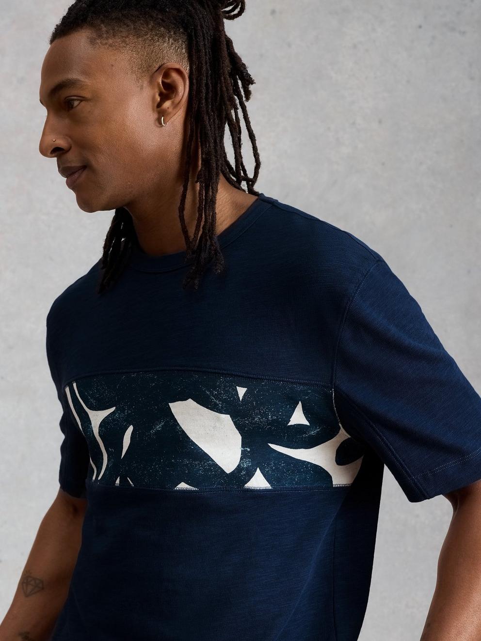 Harrington Abstract Stripe Tee in NAVY MULTI - MODEL DETAIL