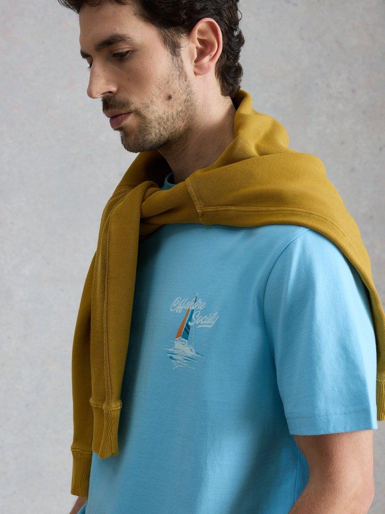 Horsham Sailing Graphic Tee in BLUE PR - MODEL DETAIL
