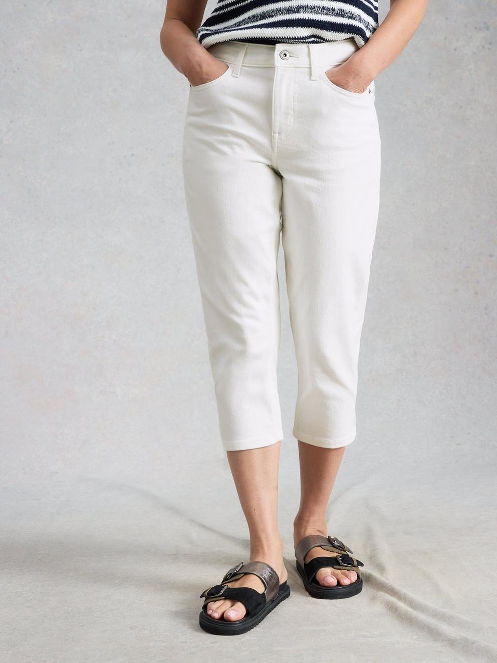 Blake Capri Jean in BRIL WHITE - MODEL DETAIL
