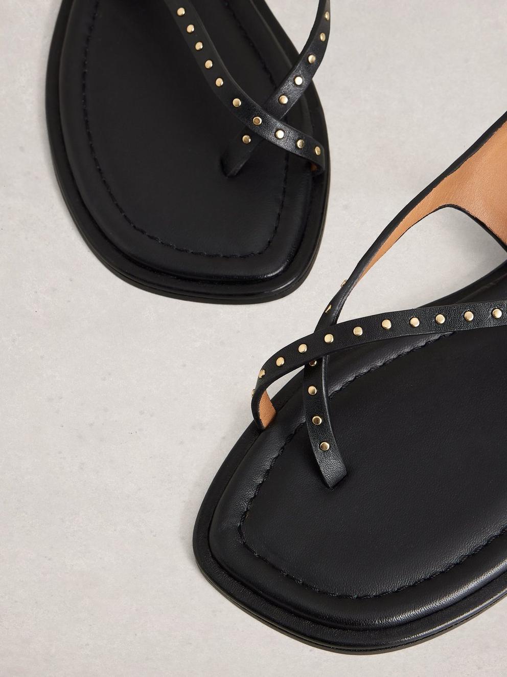 Barely There Sandal in PURE BLK - FLAT DETAIL
