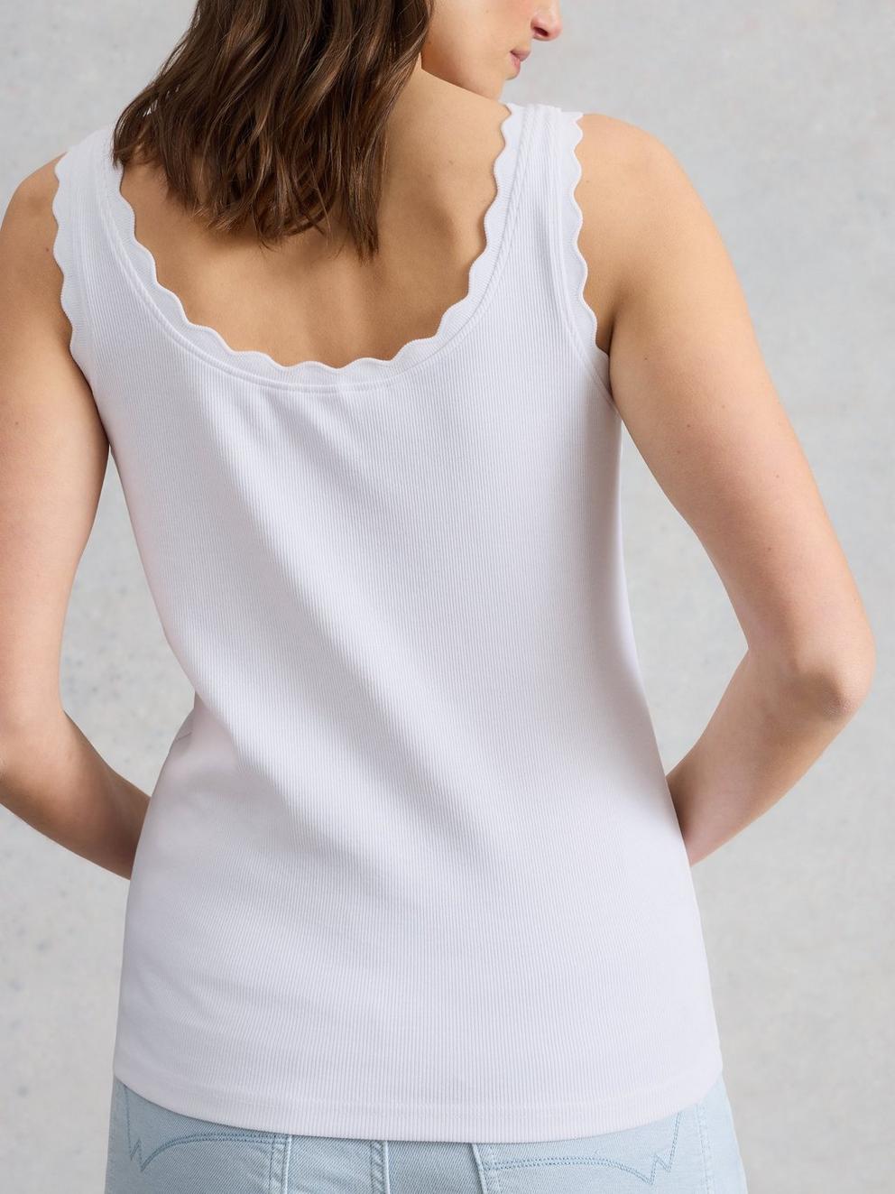 PIPER VEST in BRIL WHITE - MODEL BACK