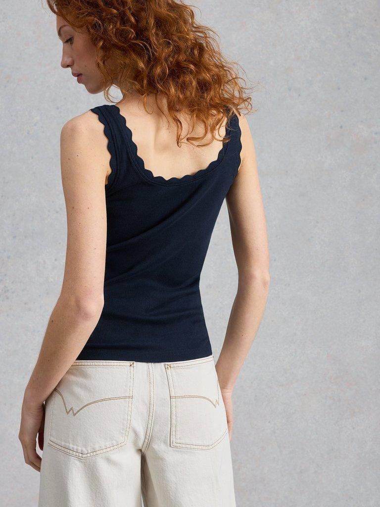 PIPER VEST in FR NAVY - MODEL BACK