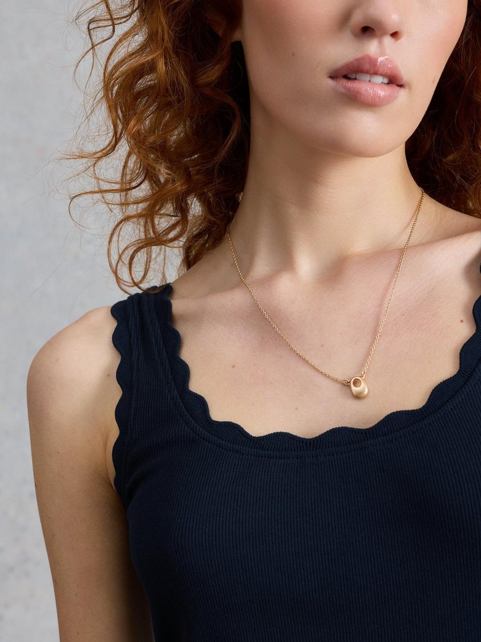 PIPER VEST in FR NAVY - MODEL DETAIL