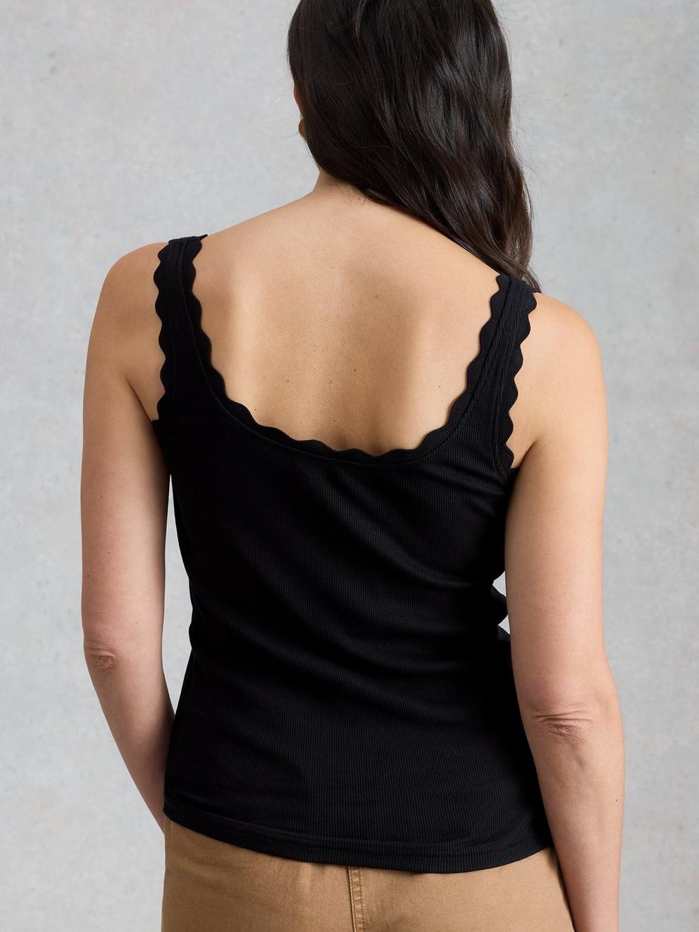 PIPER VEST in PURE BLK - MODEL BACK