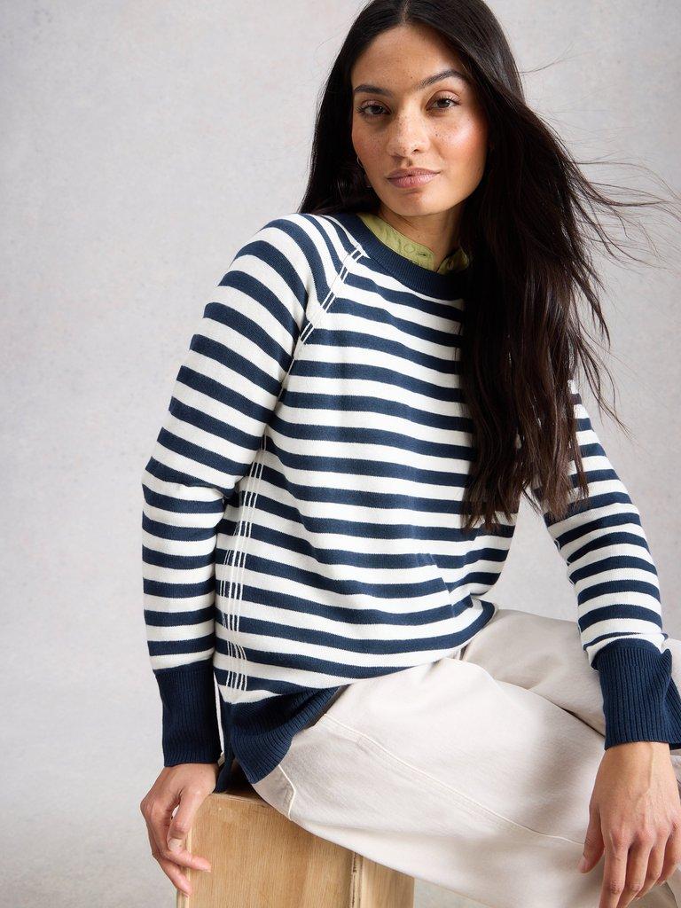 OSCAR KNIT TUNIC in NAVY MULTI - MODEL DETAIL