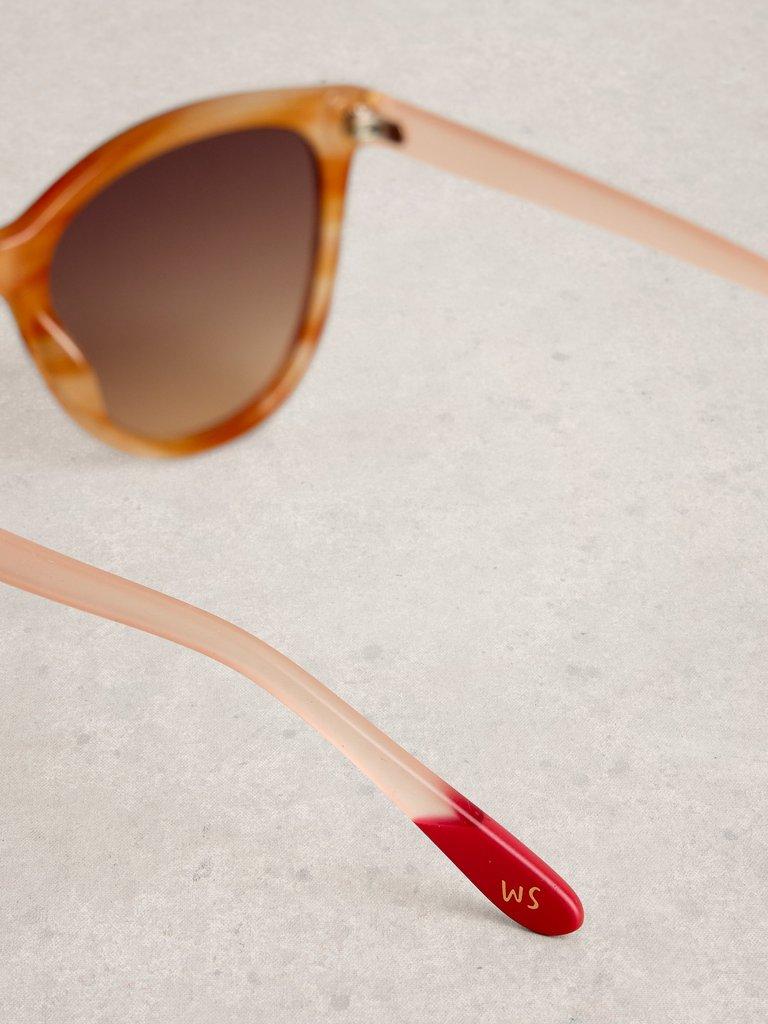 Cat Eye Style Sunglasses in LGT BROWN - FLAT DETAIL