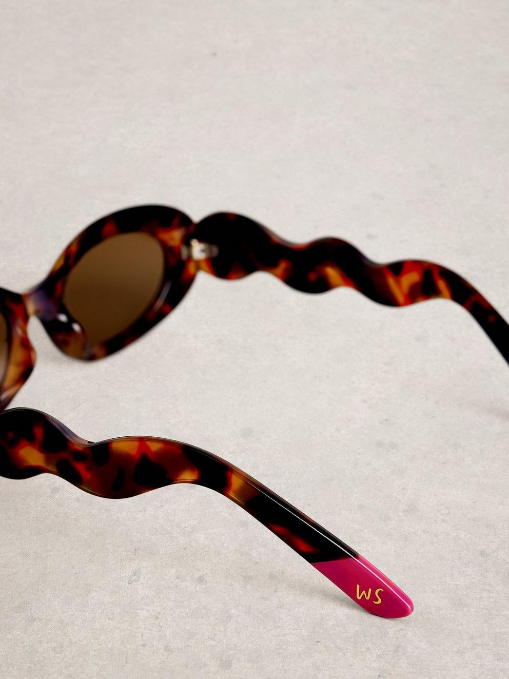 Slim Sunglasses in BROWN MLT - FLAT DETAIL