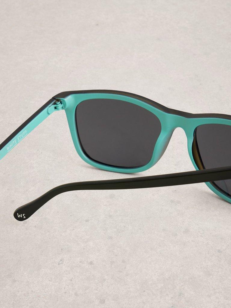 Wayfarer Sunglasses in PURE BLK - FLAT DETAIL
