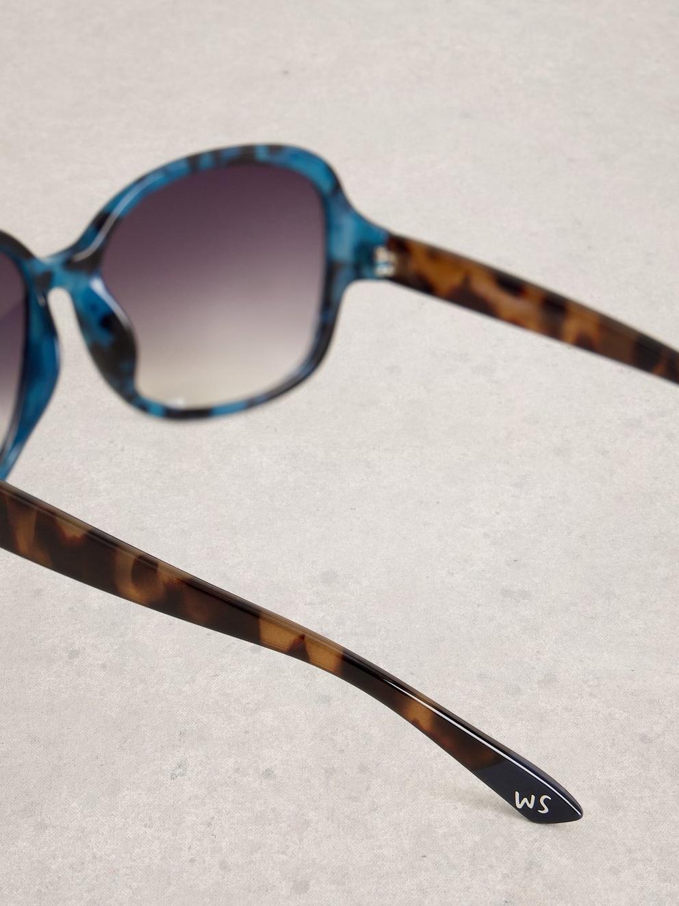 Curve Sunglasses in BLUE MLT - FLAT DETAIL