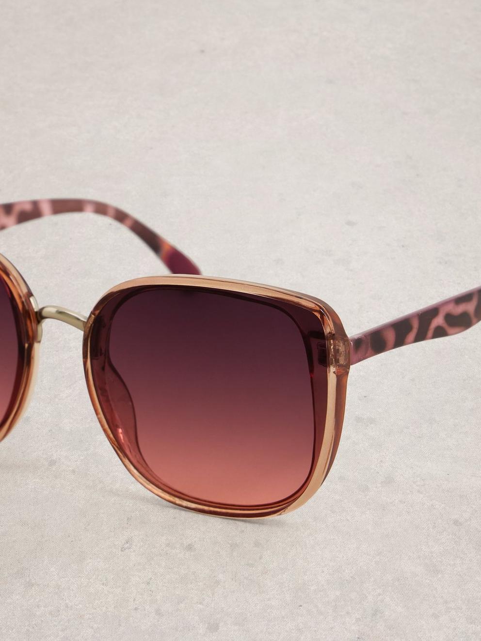 Butterfly Oversized Sunglasses in DUS PURPLE - FLAT DETAIL