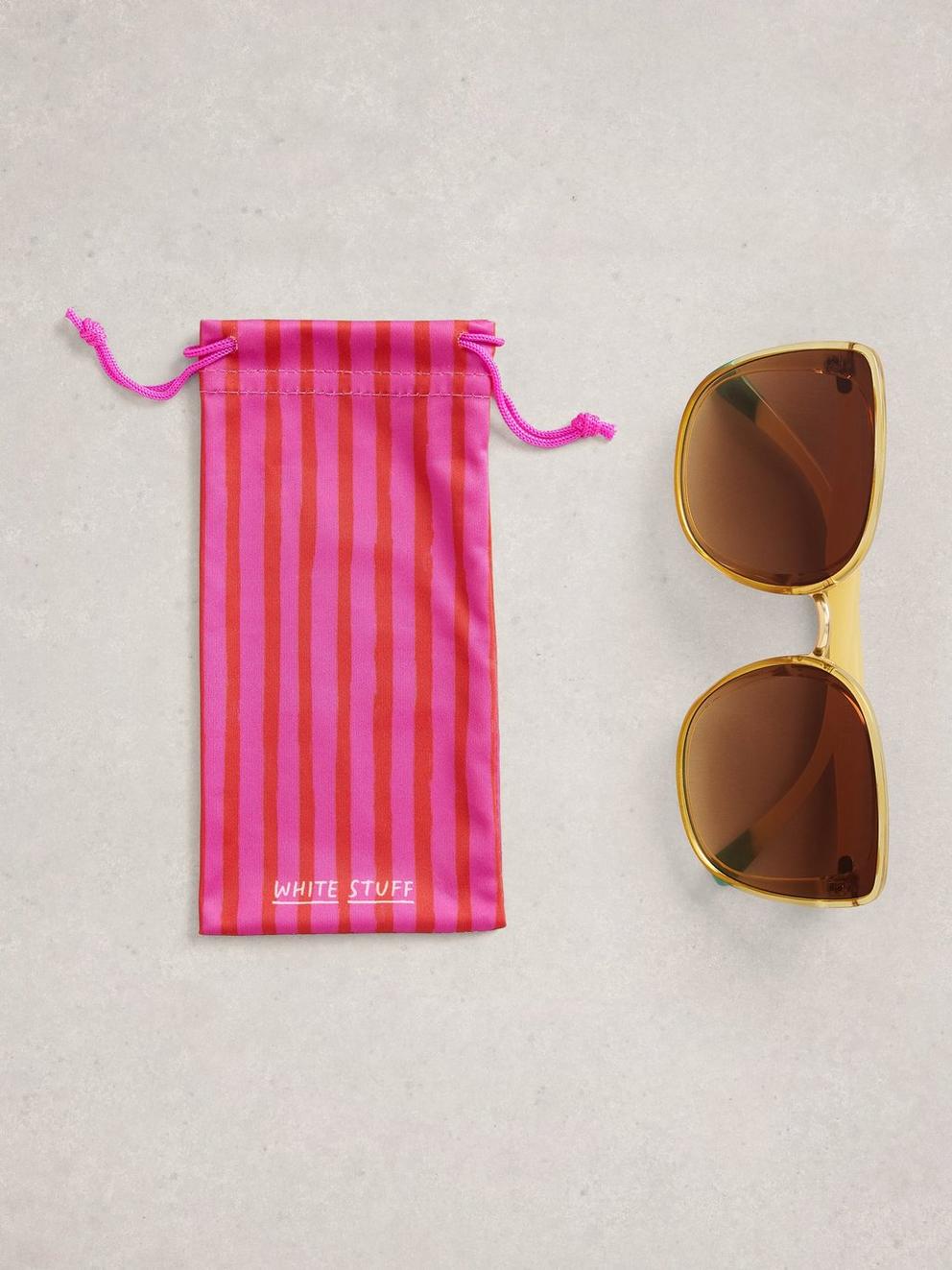 Butterfly Oversized Sunglasses in LGT YELLOW - FLAT FRONT