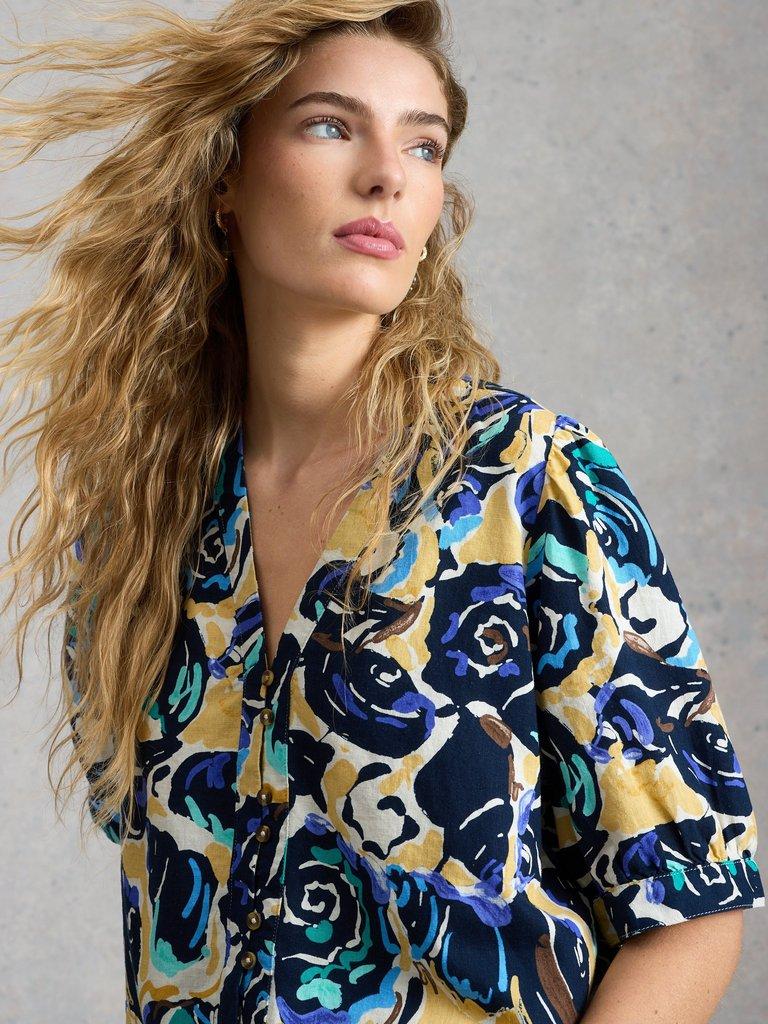 Fern Linen Top in NAVY MULTI - LIFESTYLE