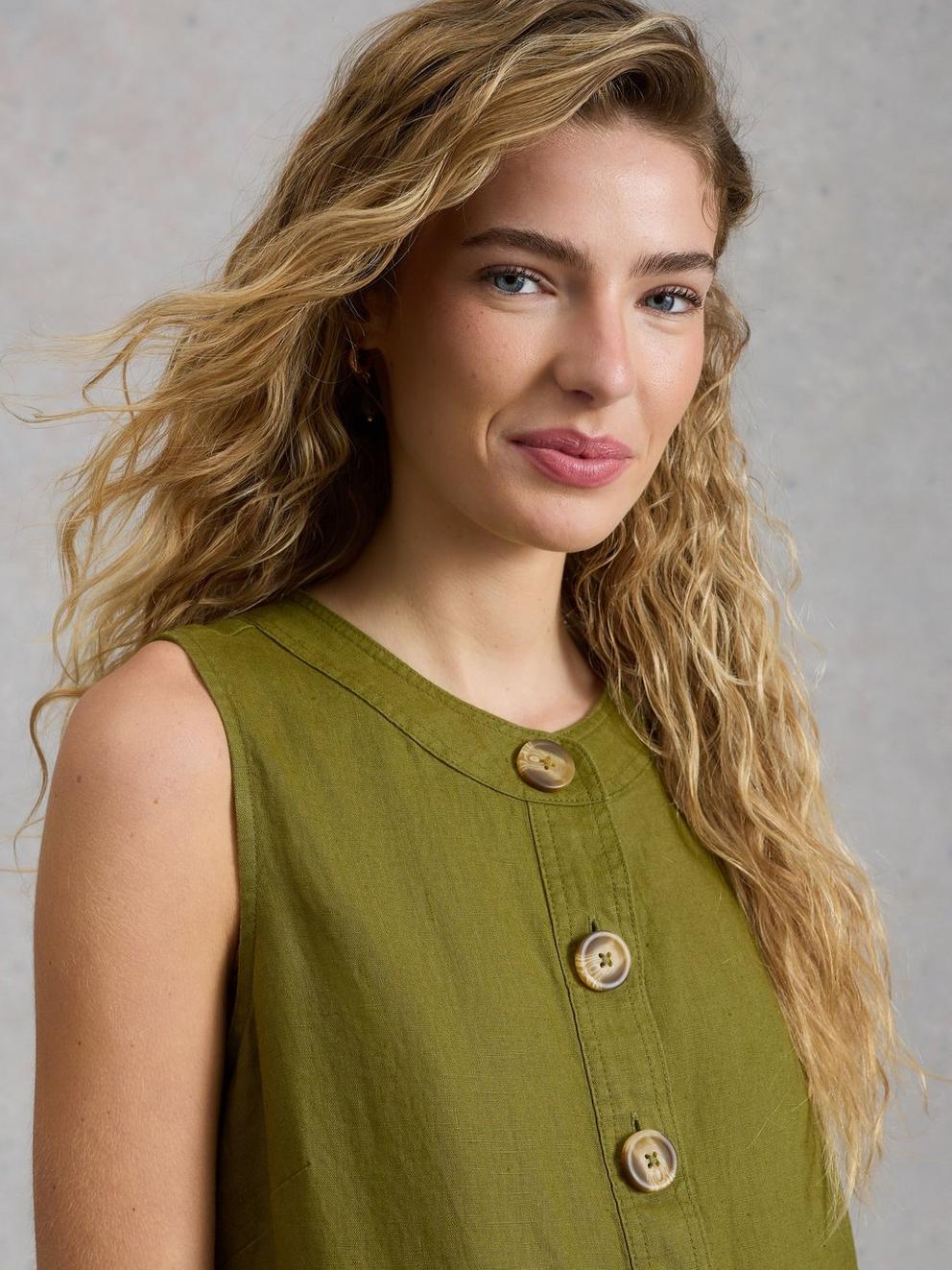 Millie Linen Shift Dress in MID GREEN - MODEL DETAIL
