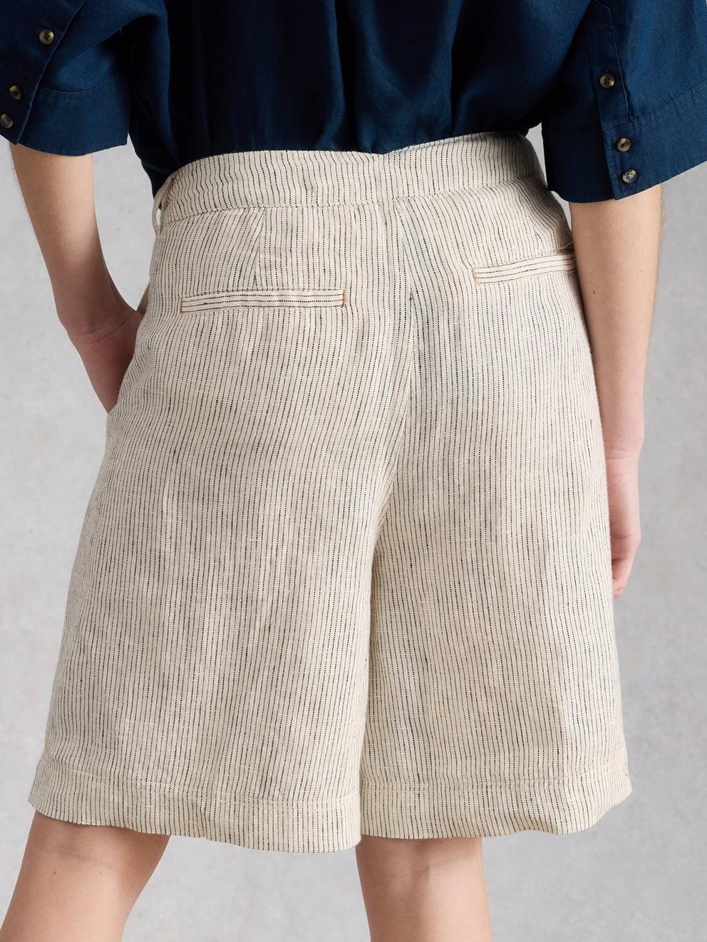 Sasha Linen Short in IVORY MLT - MODEL BACK