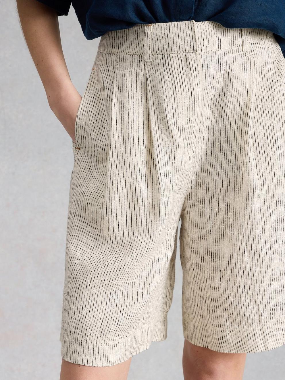 Sasha Linen Short in IVORY MLT - MODEL DETAIL