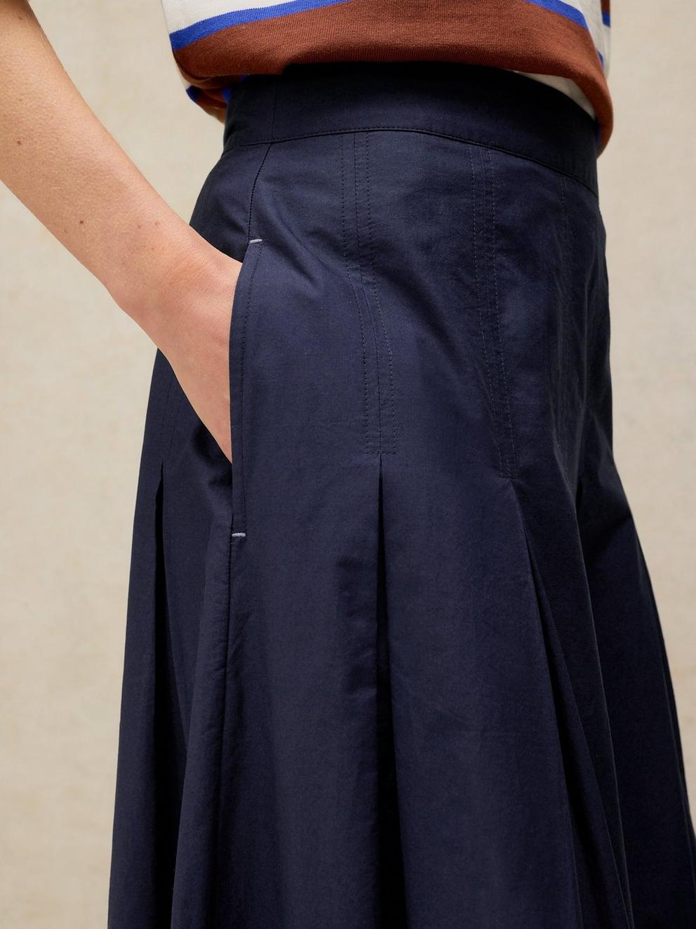 MARLOWE MIDI  SKIRT in DARK NAVY - MODEL DETAIL