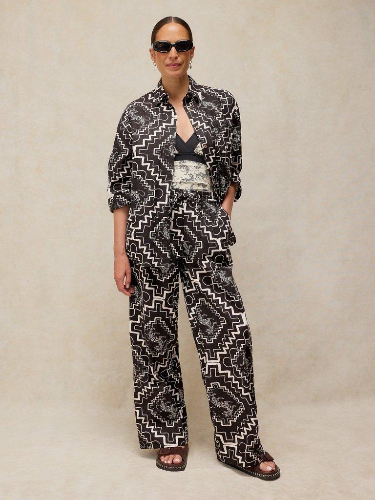 PENNY BEACH SHIRT in BLK PR - MODEL FRONT