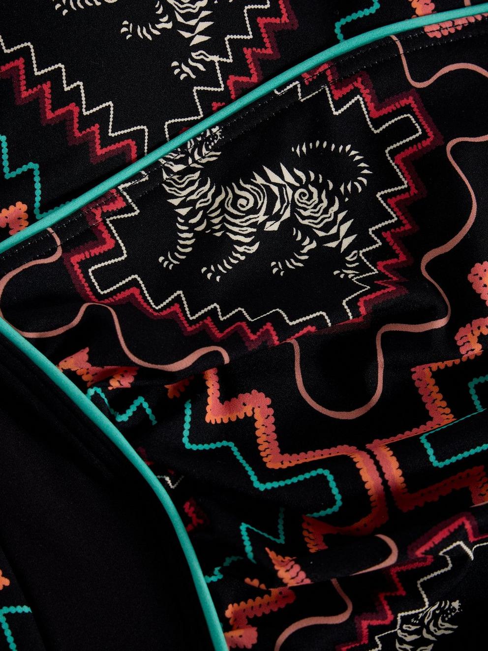 SPLASH CONTROL SWIMSUIT in BLK PR - FLAT DETAIL