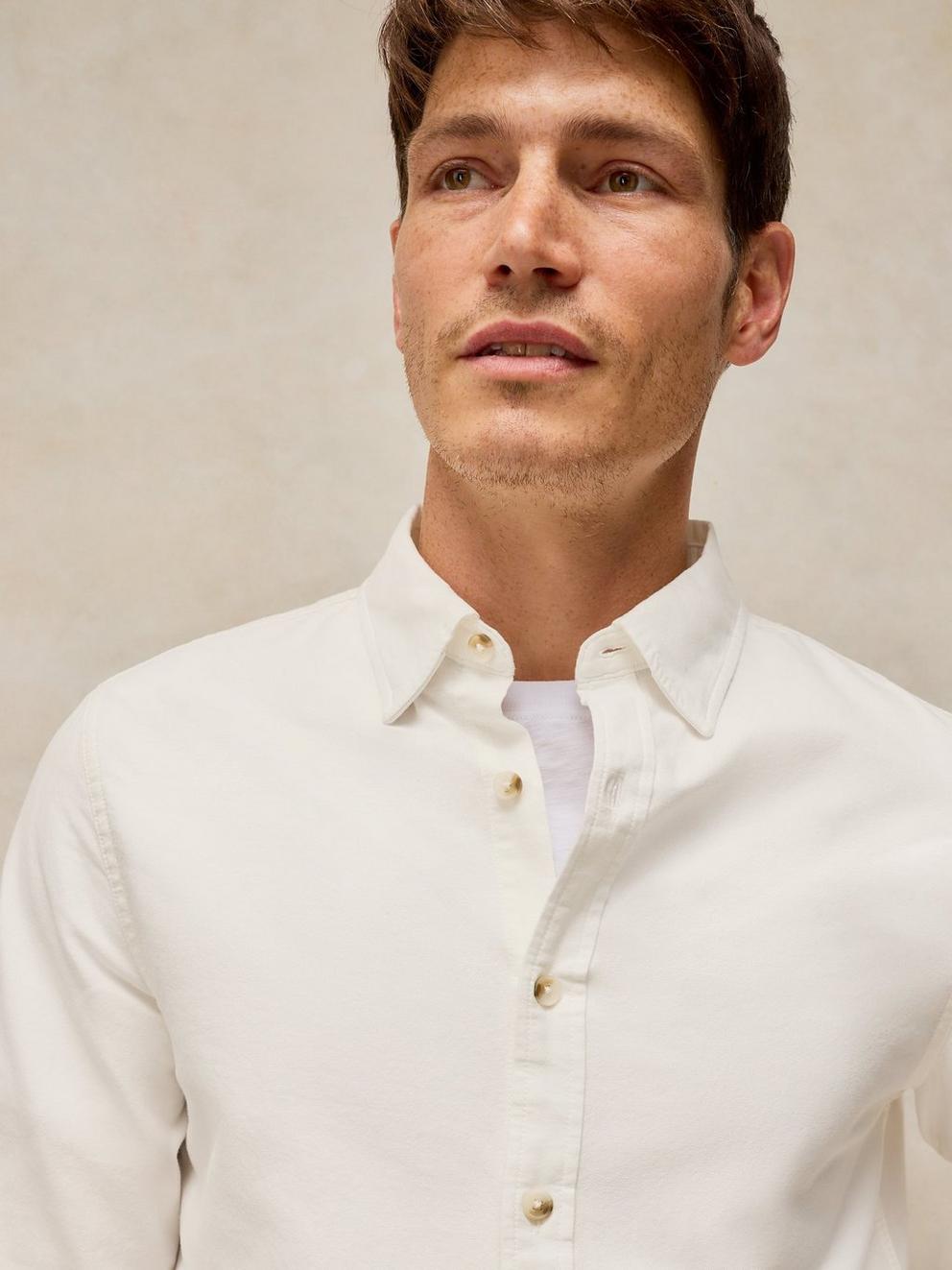 BRUTON OXFORD SHIRT in BRIL WHITE - MODEL DETAIL