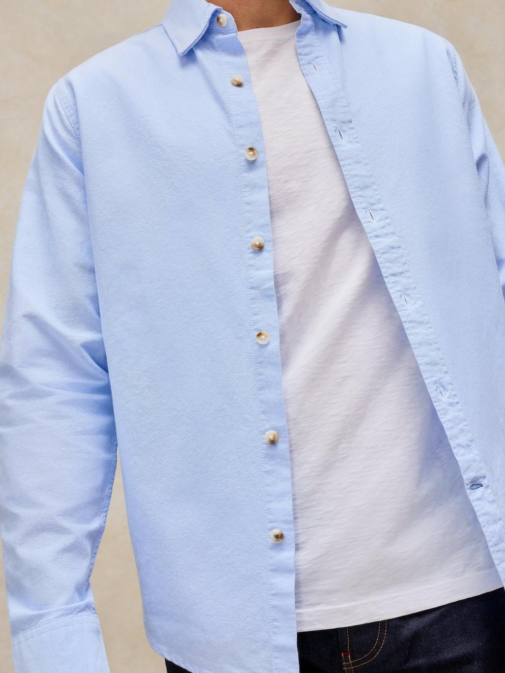 BRUTON OXFORD SHIRT in CHAMB BLUE - MODEL DETAIL