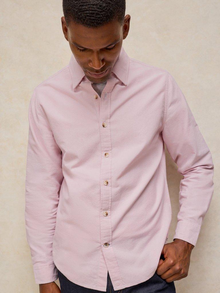 BRUTON OXFORD SHIRT in LGT PINK - MODEL DETAIL