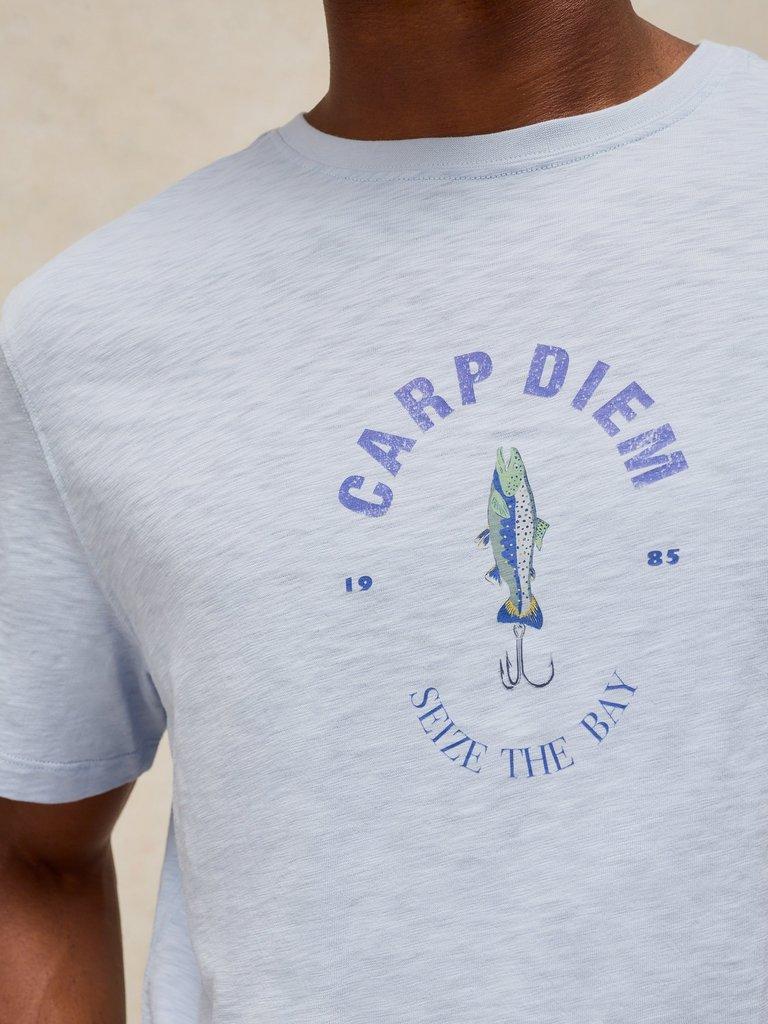 ABERSOCH GRAPHIC TEE in BLUE PR - MODEL DETAIL