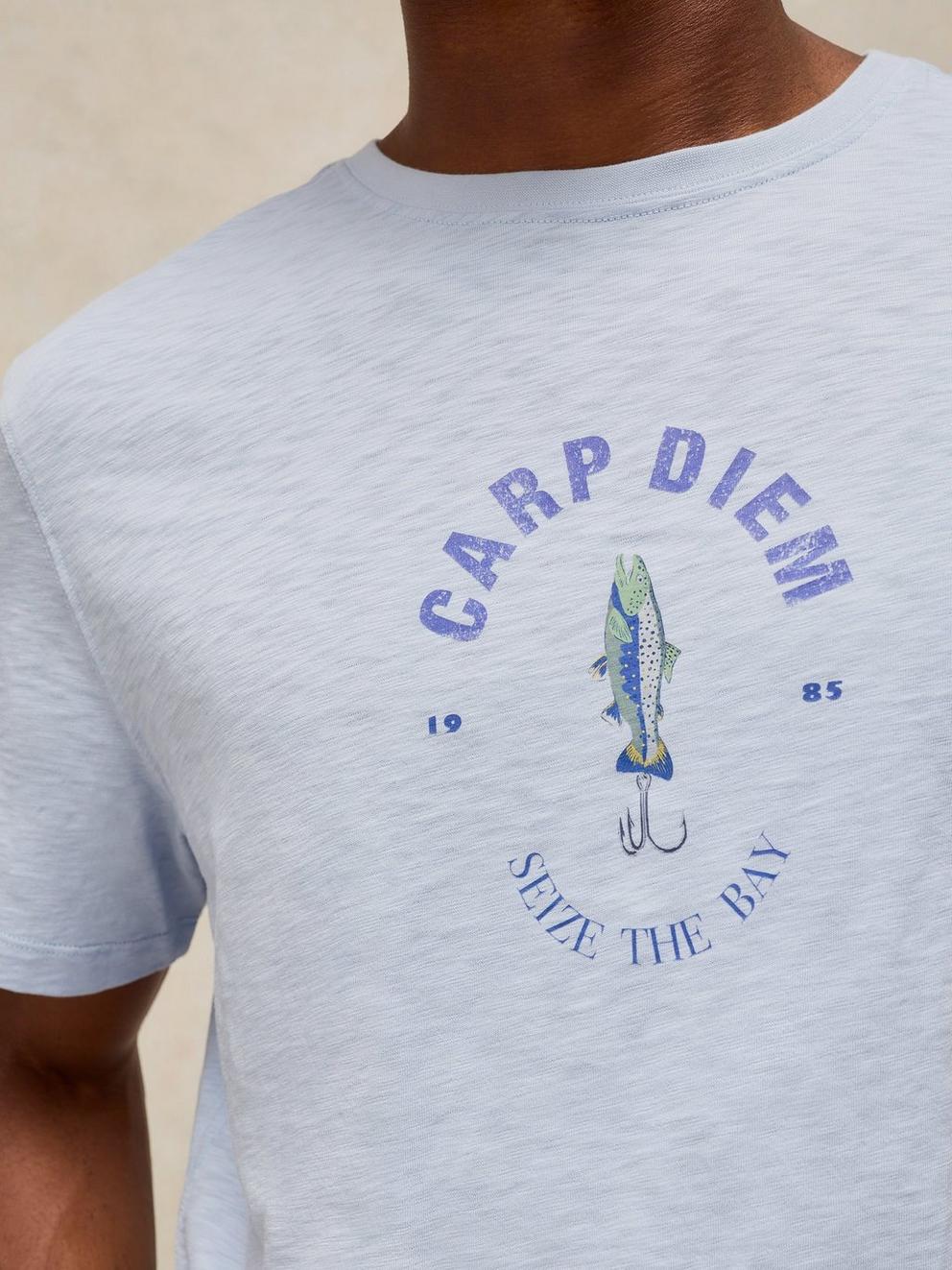 ABERSOCH GRAPHIC TEE in BLUE PR - MODEL DETAIL