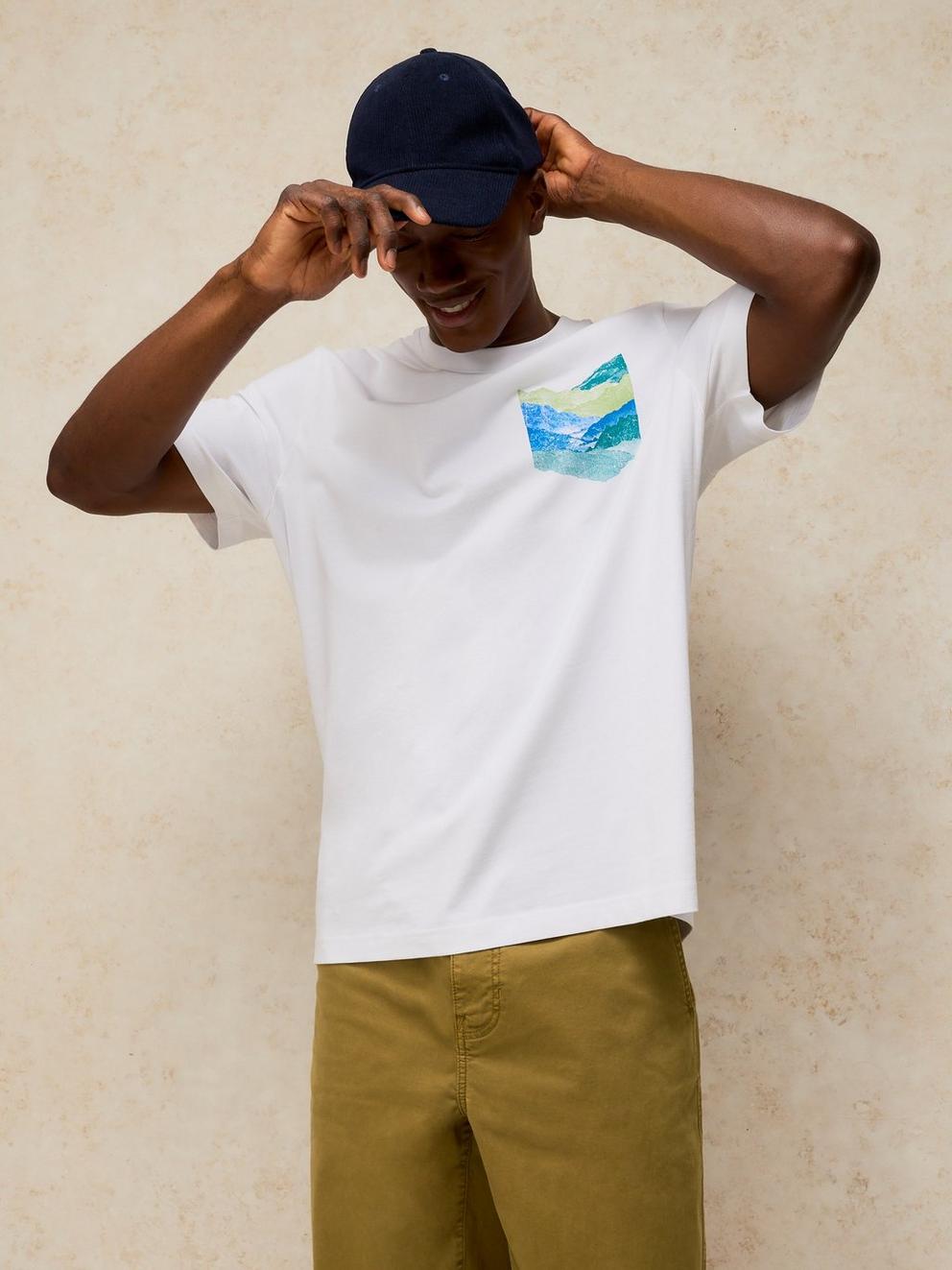 HORSHAM GRAPHIC TEE in WHITE PR - MODEL DETAIL