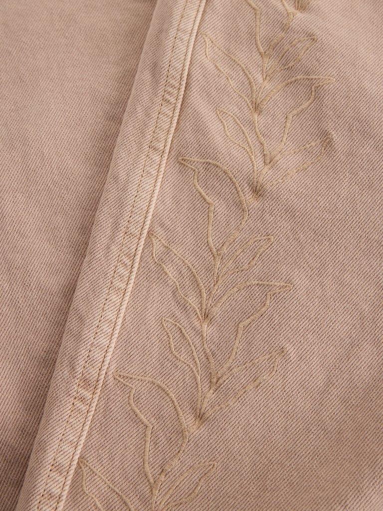 AUBREY EMBROIDERED BARREL JEAN in LGT NAT - FLAT DETAIL