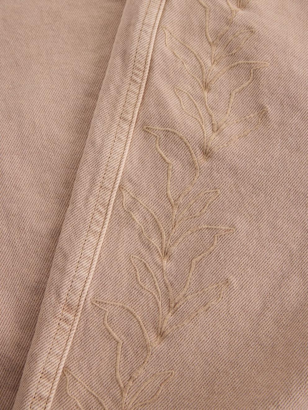 AUBREY EMBROIDERED BARREL JEAN in LGT NAT - FLAT DETAIL