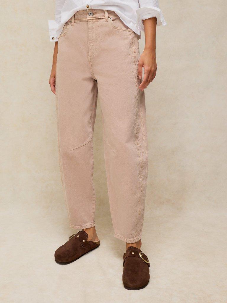 AUBREY EMBROIDERED BARREL JEAN in LGT NAT - MODEL DETAIL