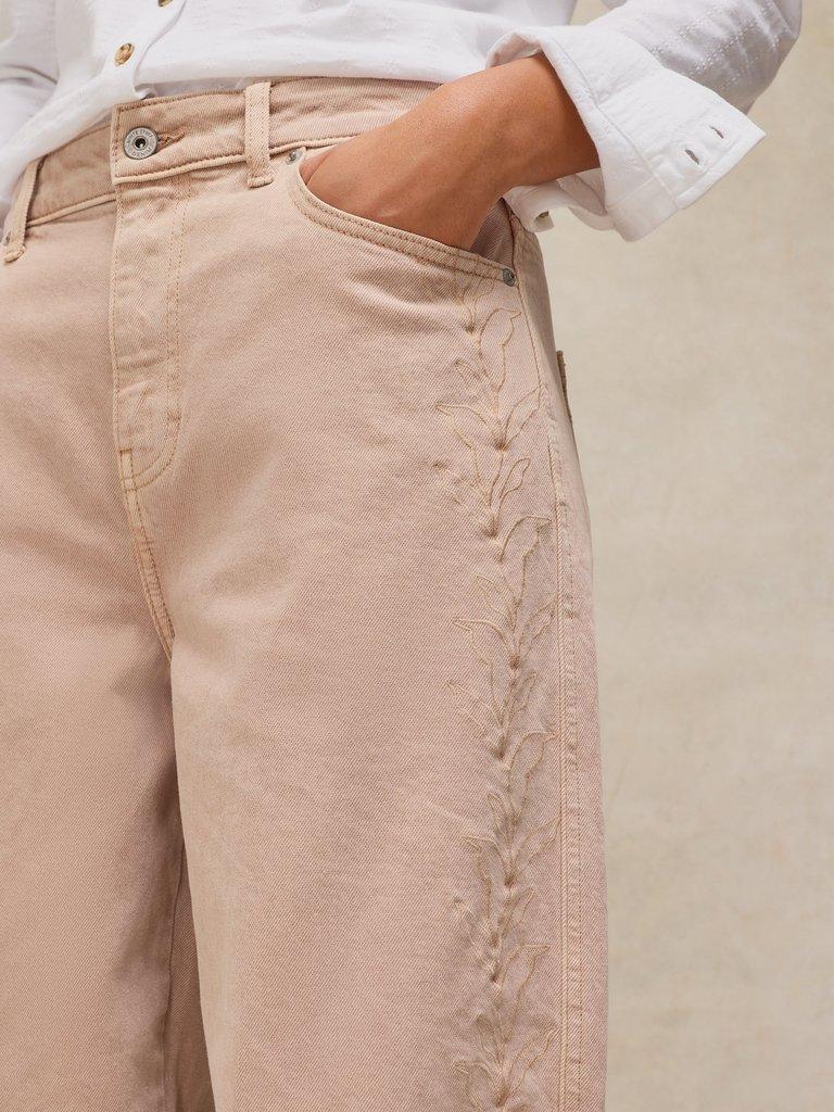 AUBREY EMBROIDERED BARREL JEAN in LGT NAT - MODEL FRONT