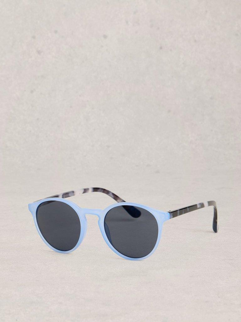 Round Preppy Sunglasses in MID BLUE - LIFESTYLE