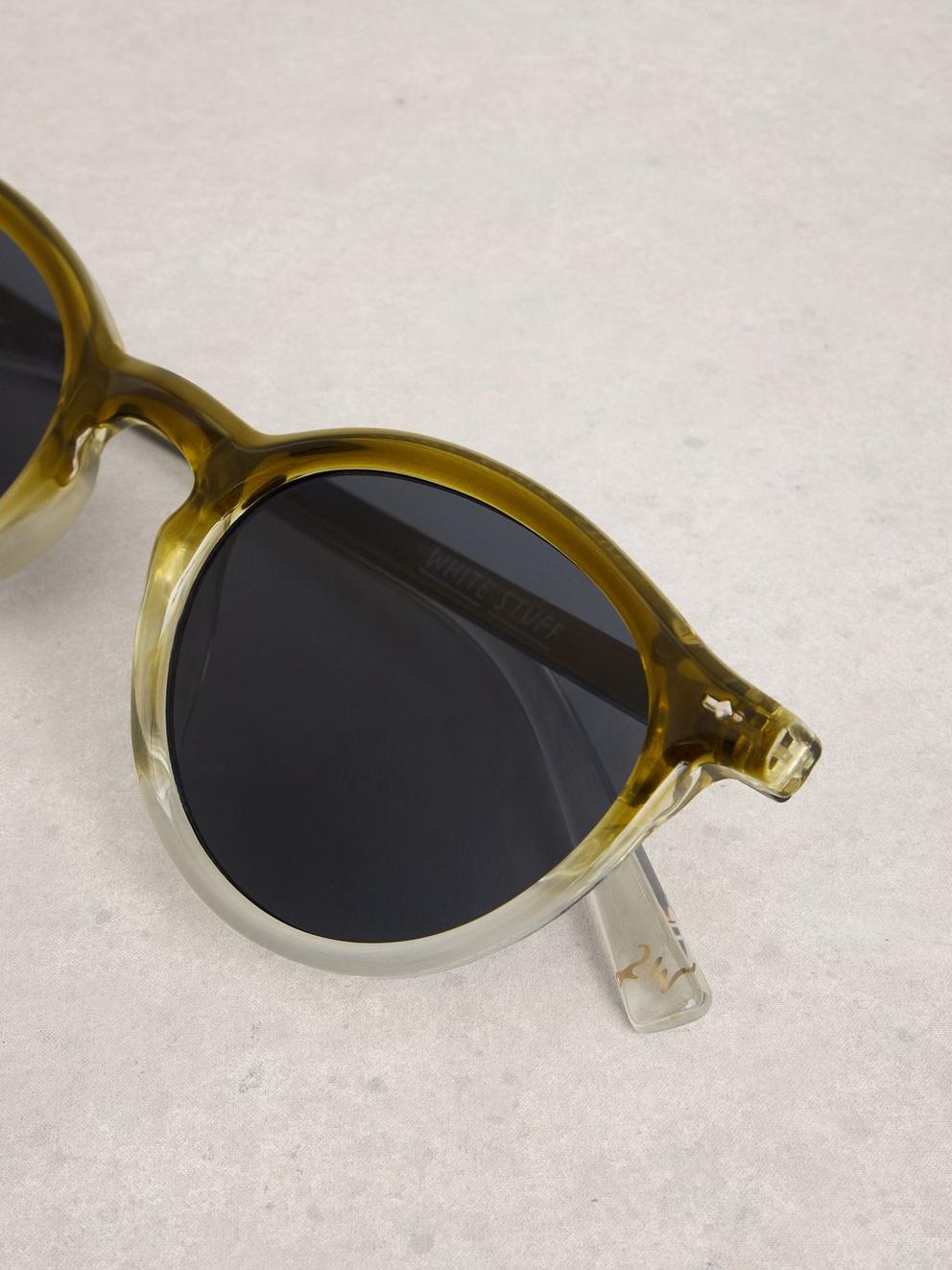 Preppy Light Round Sunglasses in GREEN MLT - FLAT DETAIL