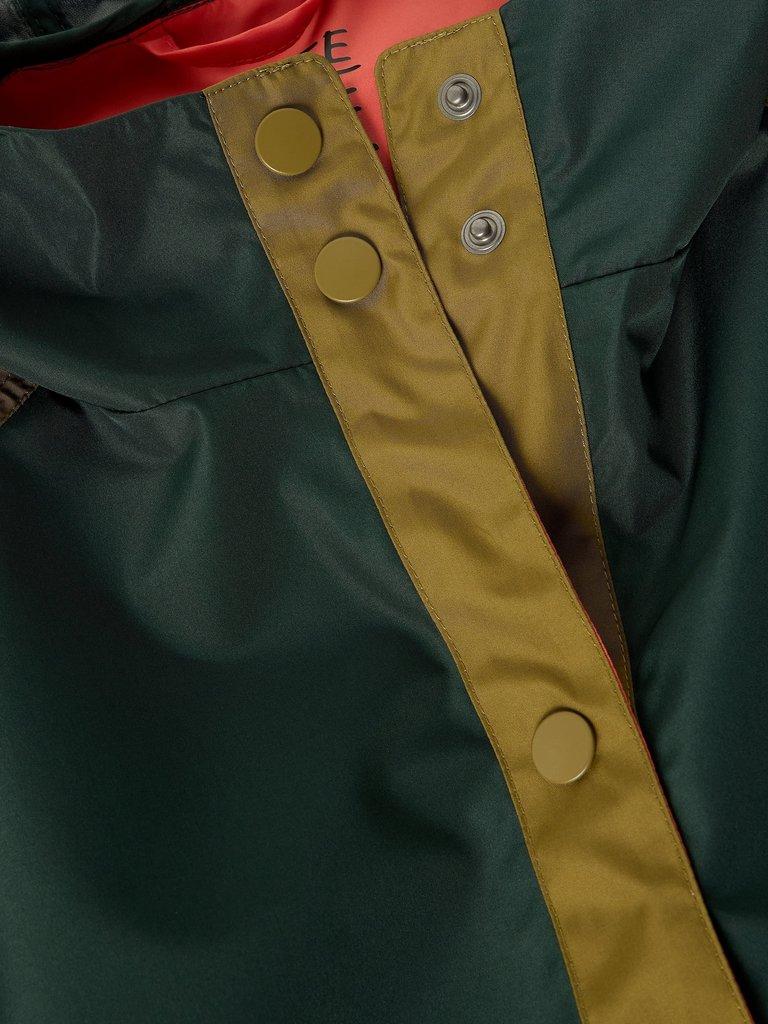 DAKOTA SHOWERPROOF PONCHO in GREEN MLT - FLAT DETAIL