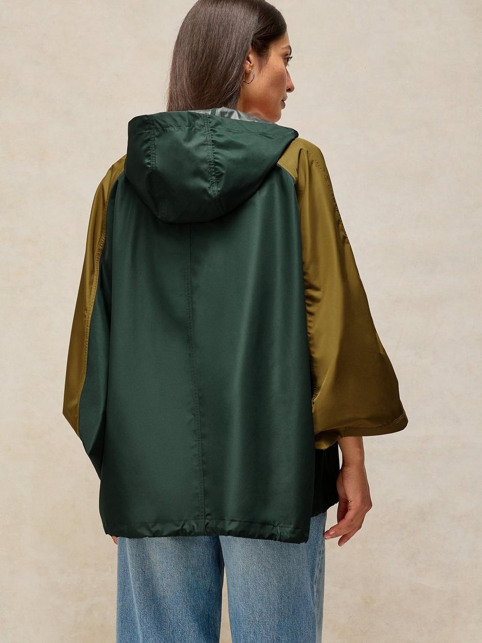 DAKOTA SHOWERPROOF PONCHO in GREEN MLT - MODEL BACK