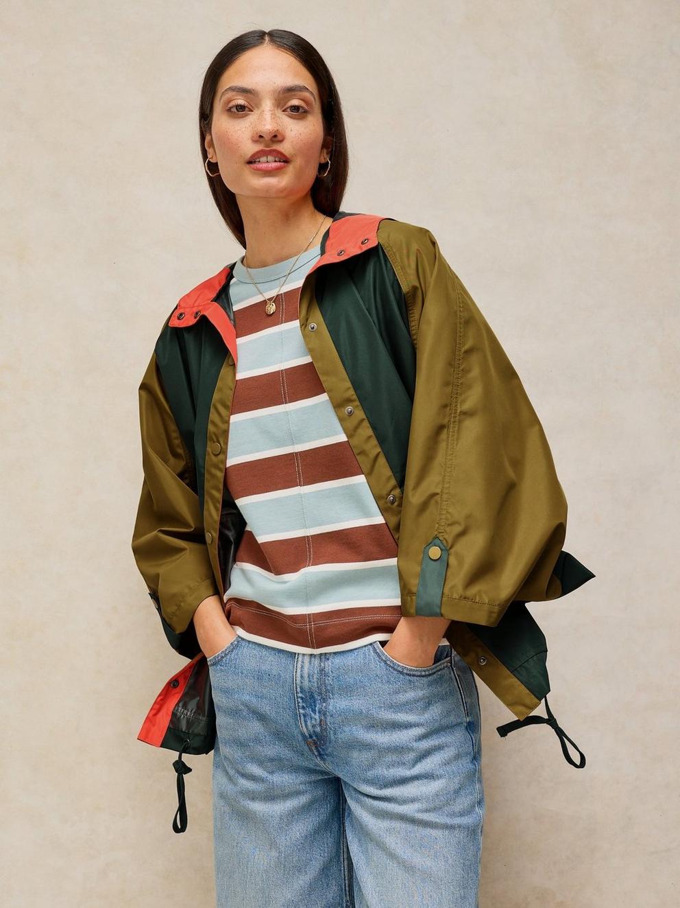 DAKOTA SHOWERPROOF PONCHO in GREEN MLT - MODEL DETAIL